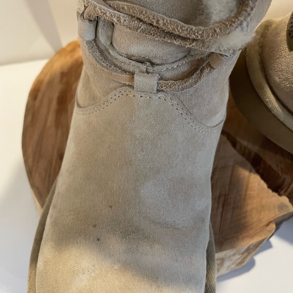 UGG Tan Shearling Winter Boots - Picture 11 of 16